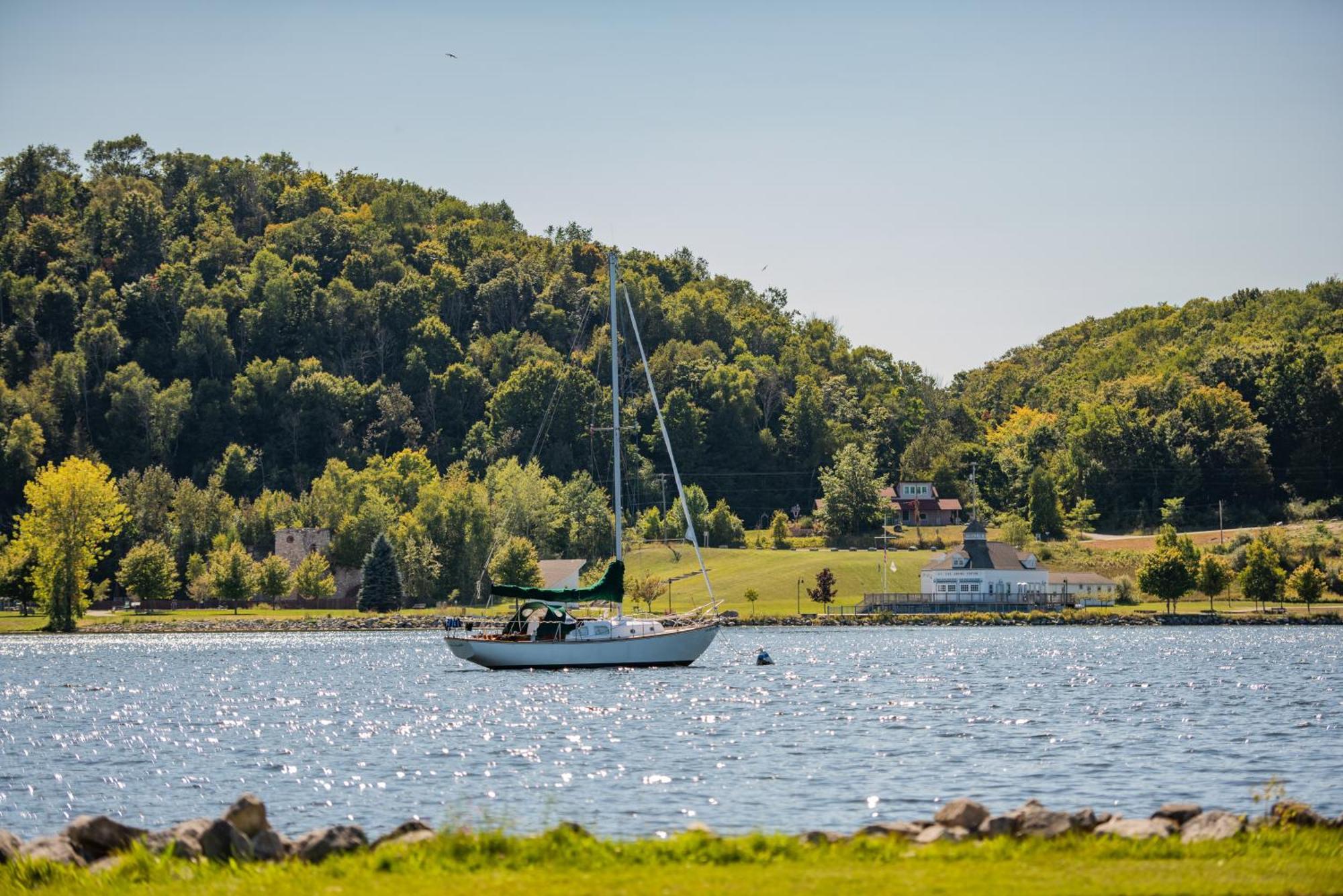 New Happy Trail 2Br Condo Close To Downtown Traverse City Eksteriør bilde